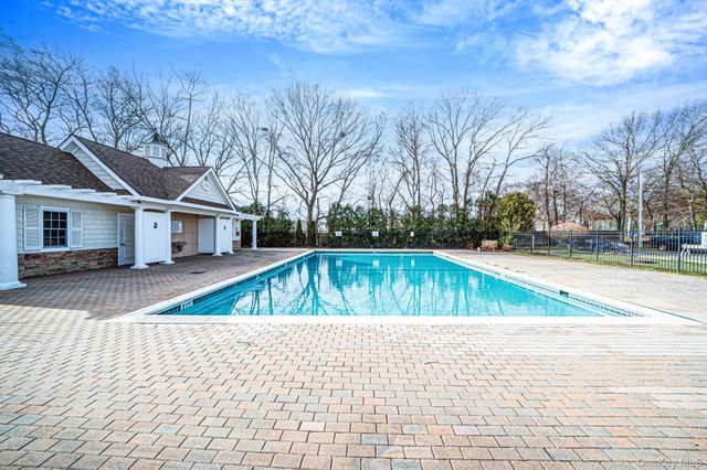 460 Old Town Road 5L, Port Jefferson Station, NY 11776