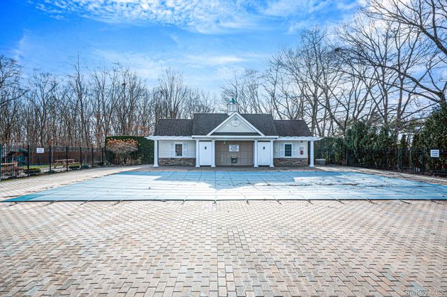 460 Old Town Road 5L, Port Jefferson Station, NY 11776