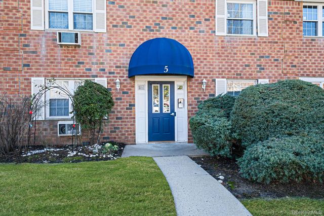 460 Old Town Road 5L, Port Jefferson Station, NY 11776