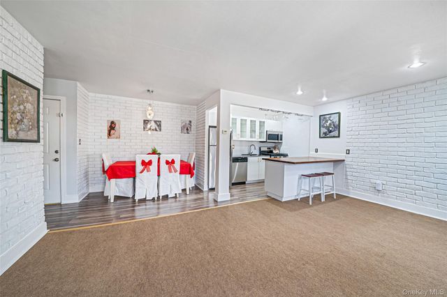 460 Old Town Road 5L, Port Jefferson Station, NY 11776