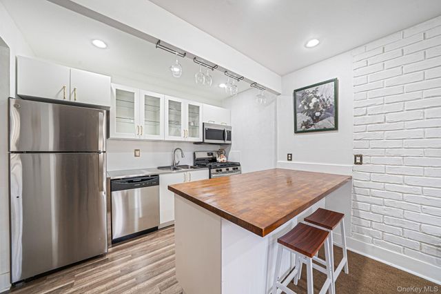 460 Old Town Road 5L, Port Jefferson Station, NY 11776