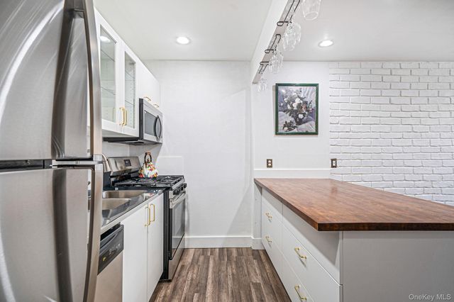 460 Old Town Road 5L, Port Jefferson Station, NY 11776