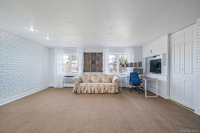 460 Old Town Road 5L, Port Jefferson Station, NY 11776