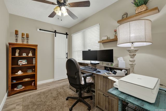 1422 Oakridge Ln, Canyon Lake, TX 78133