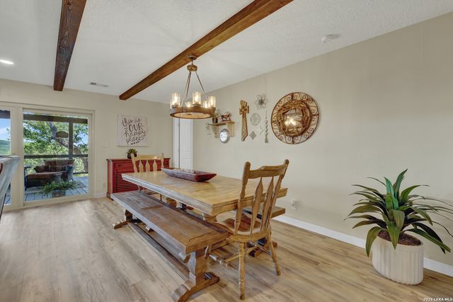1422 Oakridge Ln, Canyon Lake, TX 78133