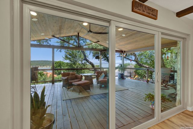 1422 Oakridge Ln, Canyon Lake, TX 78133