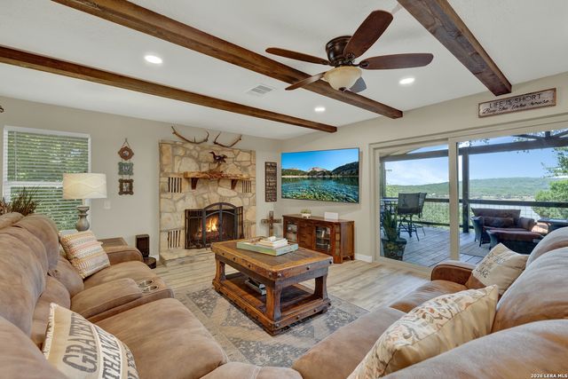 1422 Oakridge Ln, Canyon Lake, TX 78133