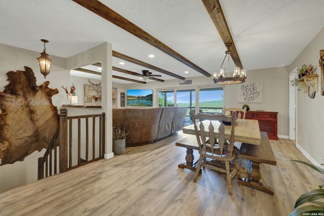1422 Oakridge Ln, Canyon Lake, TX 78133