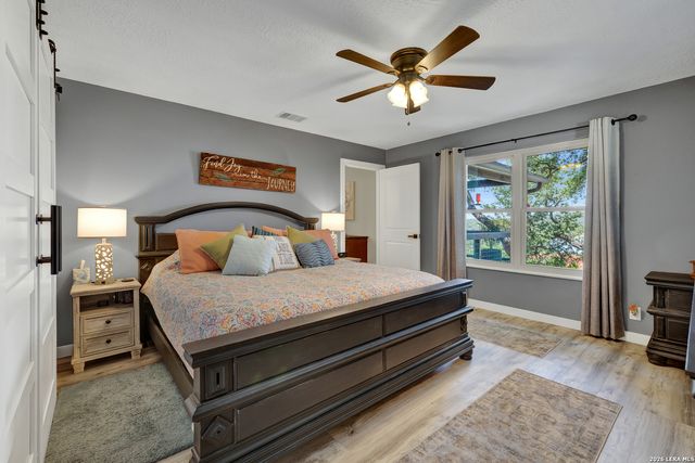 1422 Oakridge Ln, Canyon Lake, TX 78133
