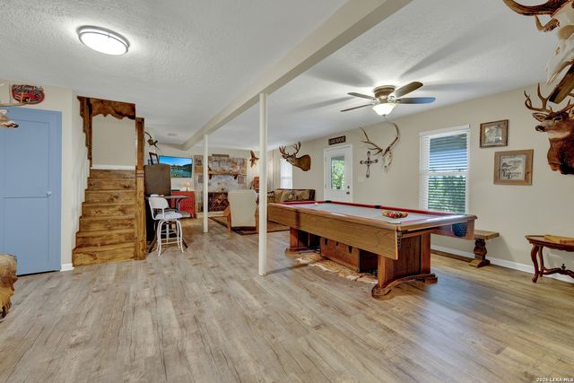 1422 Oakridge Ln, Canyon Lake, TX 78133