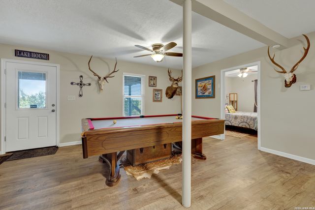 1422 Oakridge Ln, Canyon Lake, TX 78133