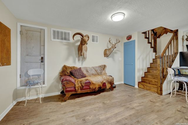 1422 Oakridge Ln, Canyon Lake, TX 78133