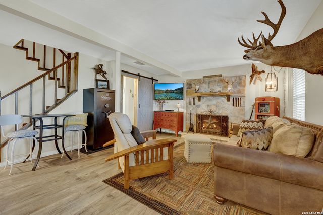1422 Oakridge Ln, Canyon Lake, TX 78133