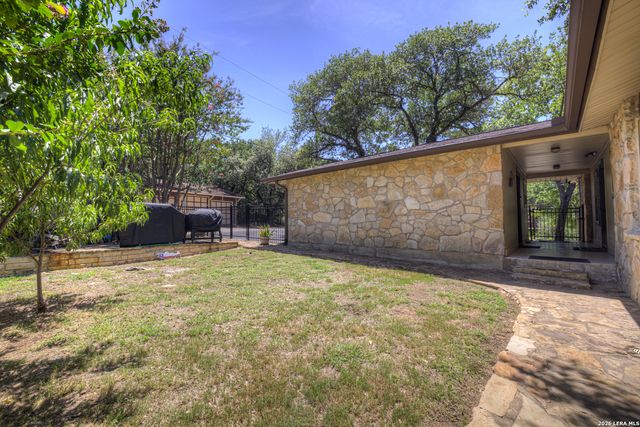 1422 Oakridge Ln, Canyon Lake, TX 78133
