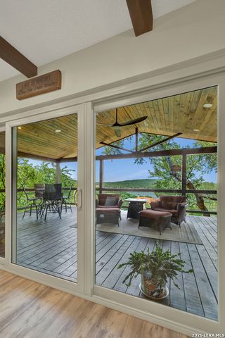 1422 Oakridge Ln, Canyon Lake, TX 78133