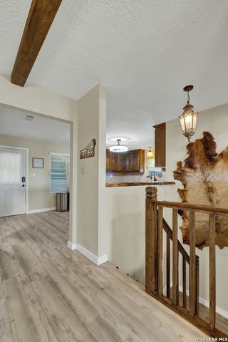 1422 Oakridge Ln, Canyon Lake, TX 78133