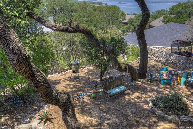 1422 Oakridge Ln, Canyon Lake, TX 78133