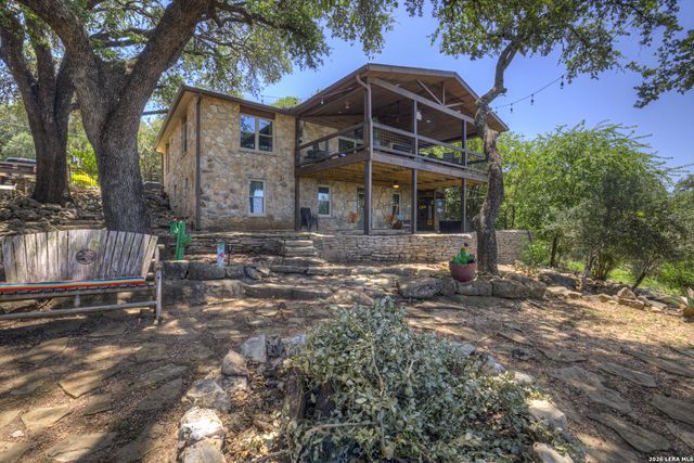1422 Oakridge Ln, Canyon Lake, TX 78133