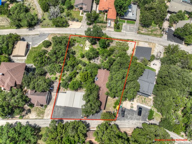 1422 Oakridge Ln, Canyon Lake, TX 78133
