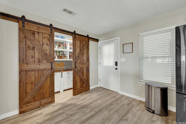 1422 Oakridge Ln, Canyon Lake, TX 78133