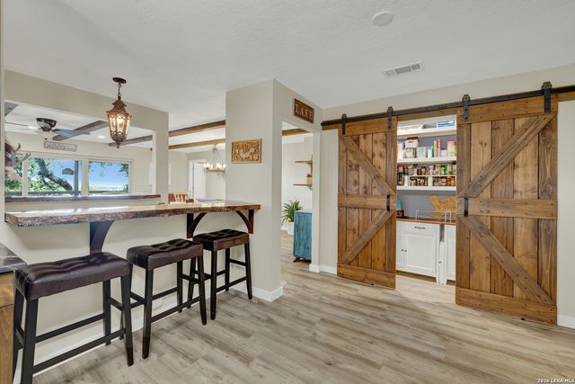1422 Oakridge Ln, Canyon Lake, TX 78133