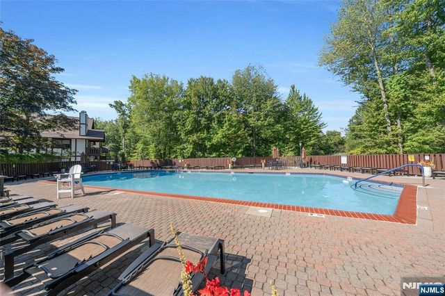 916 Thoreau, Mahwah, NJ 07430