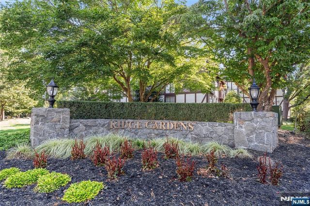 916 Thoreau, Mahwah, NJ 07430