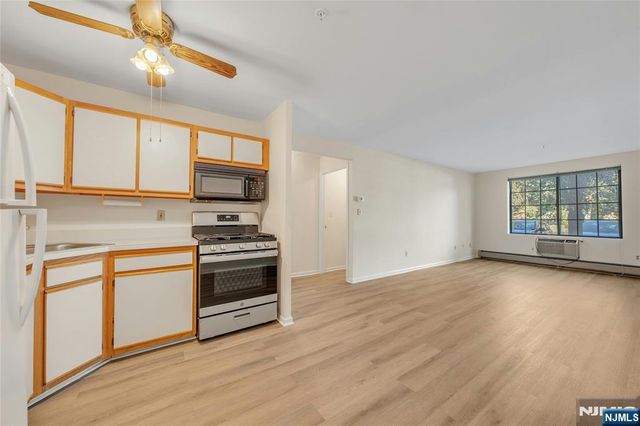 916 Thoreau, Mahwah, NJ 07430