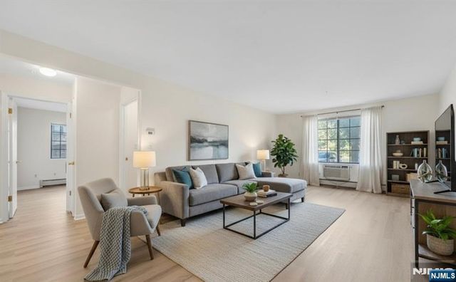 916 Thoreau, Mahwah, NJ 07430