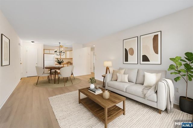 916 Thoreau, Mahwah, NJ 07430