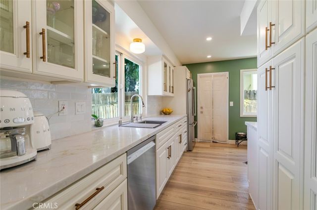 19707 Green Mountain Drive, Newhall, CA 91321