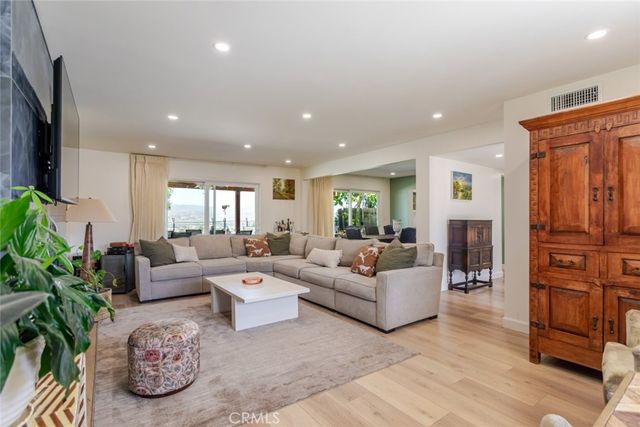 19707 Green Mountain Drive, Newhall, CA 91321