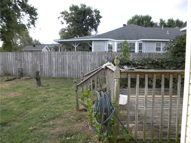 1616 S Tallgrass Drive, Fayetteville, AR 72701