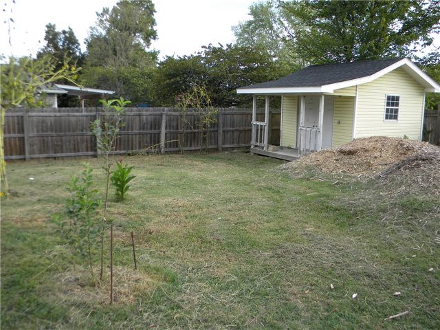 1616 S Tallgrass Drive, Fayetteville, AR 72701