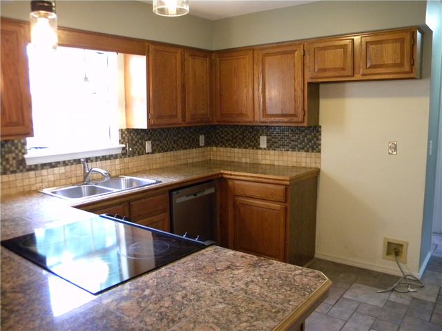 1616 S Tallgrass Drive, Fayetteville, AR 72701