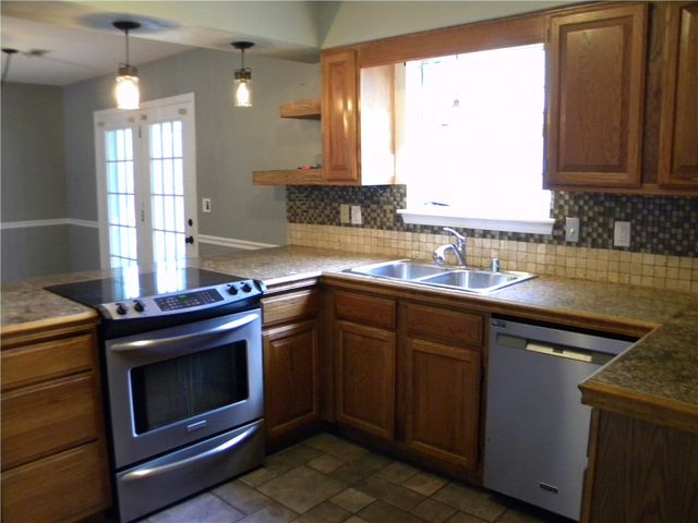 1616 S Tallgrass Drive, Fayetteville, AR 72701