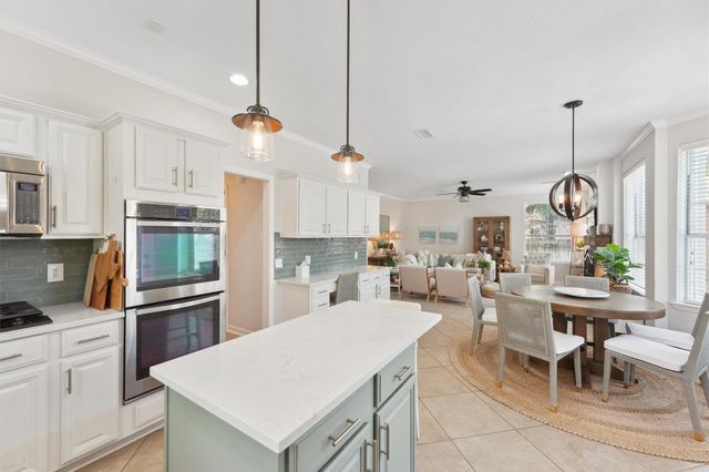 74 W Summer Storm Circle, The Woodlands, TX 77381