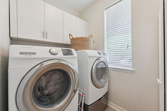 74 W Summer Storm Circle, The Woodlands, TX 77381