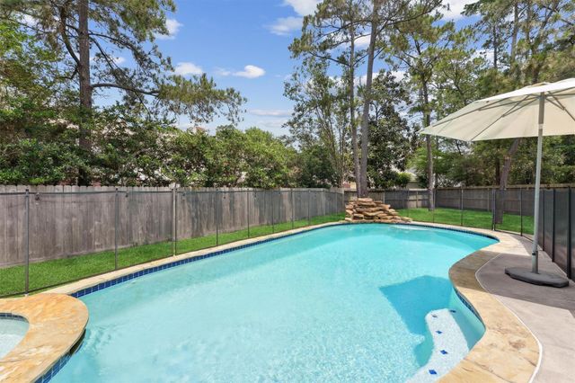 74 W Summer Storm Circle, The Woodlands, TX 77381