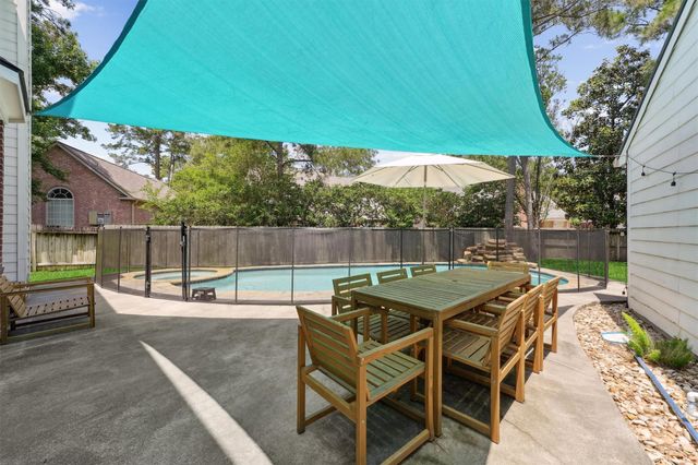 74 W Summer Storm Circle, The Woodlands, TX 77381