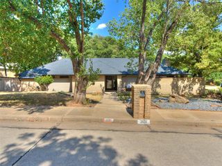 300 Crown Colony Road, Edmond, OK 73034