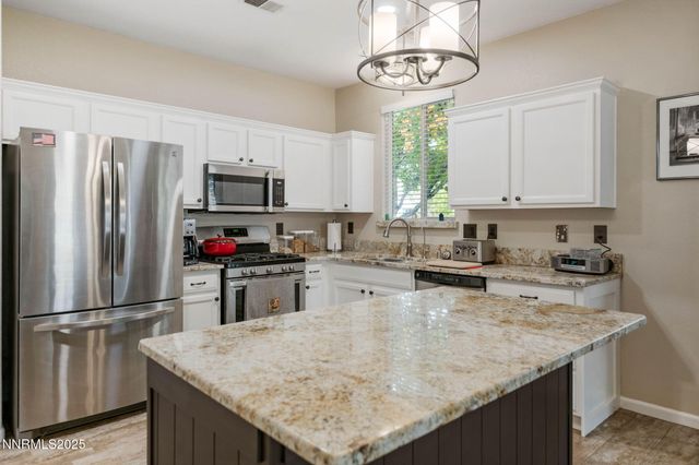 501 La Quinta Court, Dayton, NV 89403