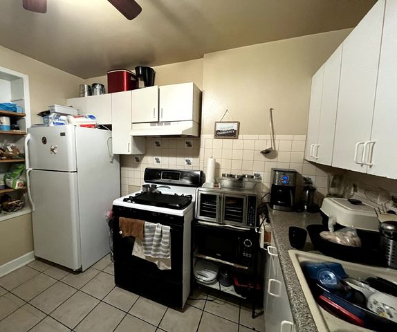 4265 W Montrose Avenue, Chicago, IL 60641