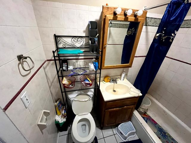 4265 W Montrose Avenue, Chicago, IL 60641