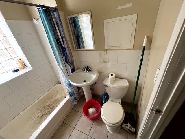 4265 W Montrose Avenue, Chicago, IL 60641