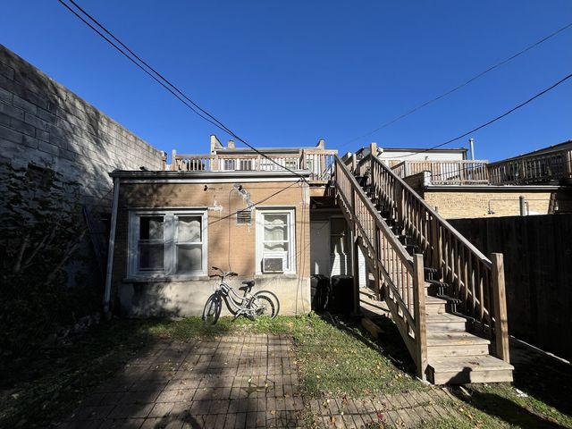 4265 W Montrose Avenue, Chicago, IL 60641