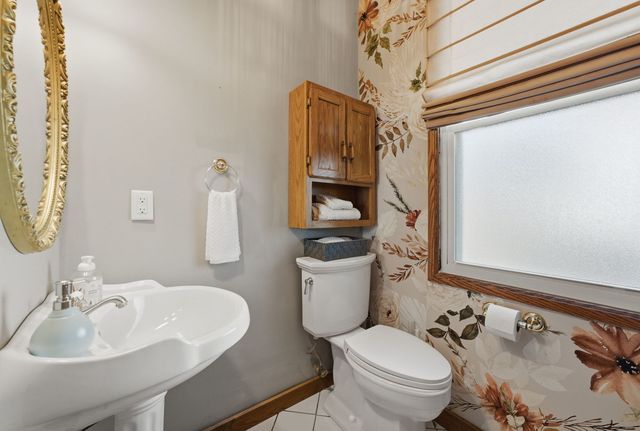 32 Oak Lane, Davenport, IA 52803
