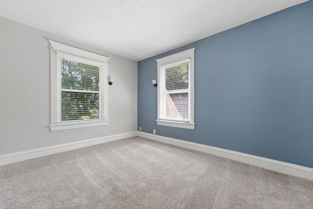 32 Oak Lane, Davenport, IA 52803