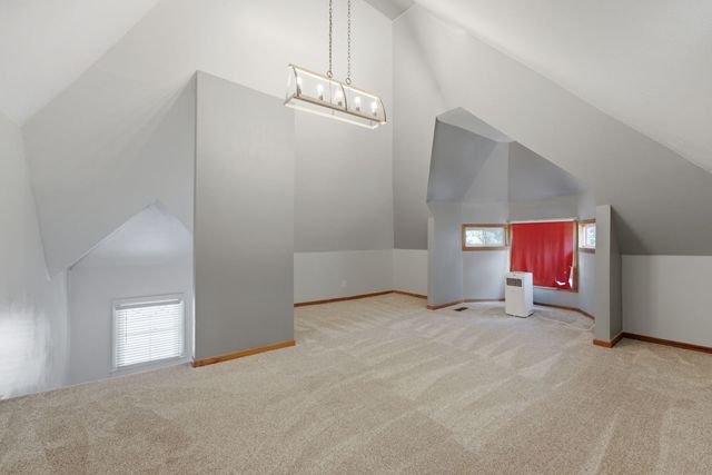 32 Oak Lane, Davenport, IA 52803