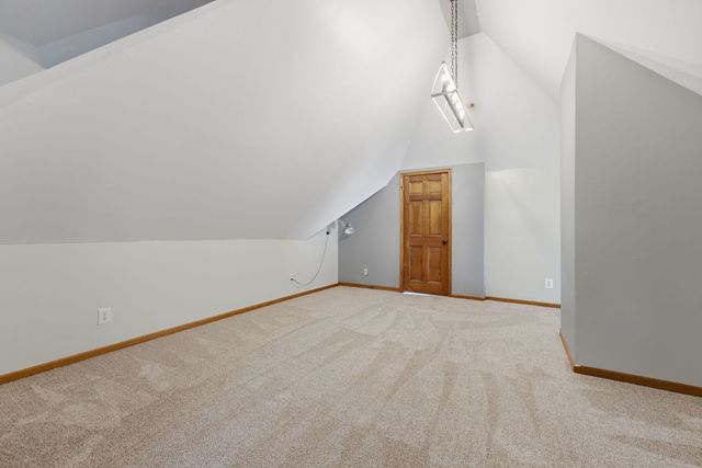 32 Oak Lane, Davenport, IA 52803